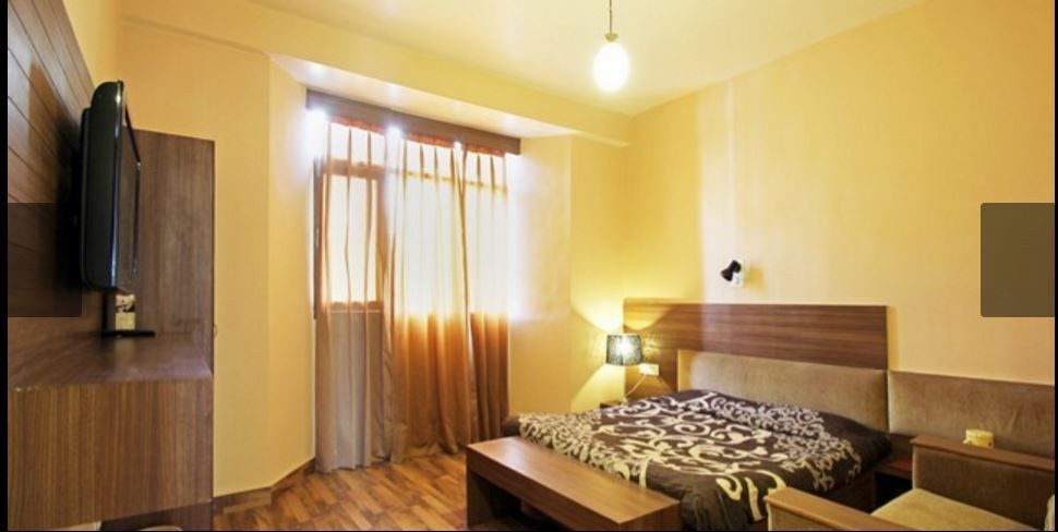 שימלה Oyo 8917 Hotel Crystal Palace מראה חיצוני תמונה