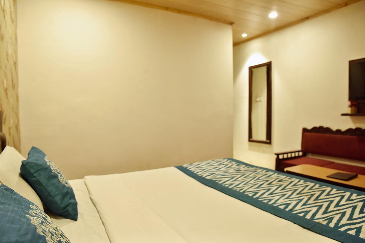 שימלה Oyo 8917 Hotel Crystal Palace מראה חיצוני תמונה